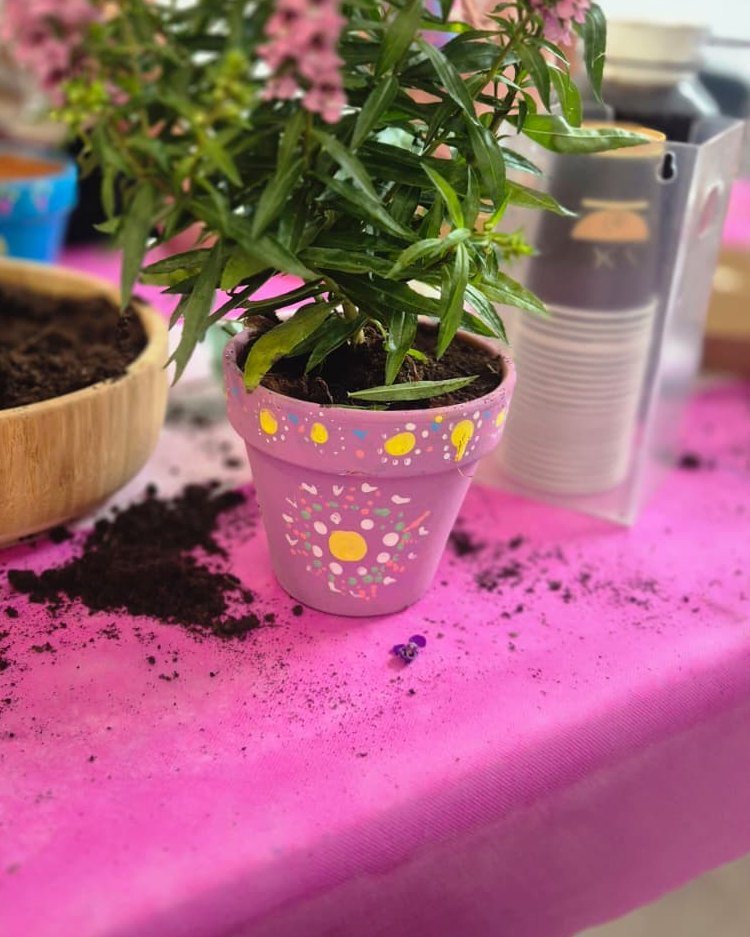 A dot-painted pot from a Kalthoom Art workshop